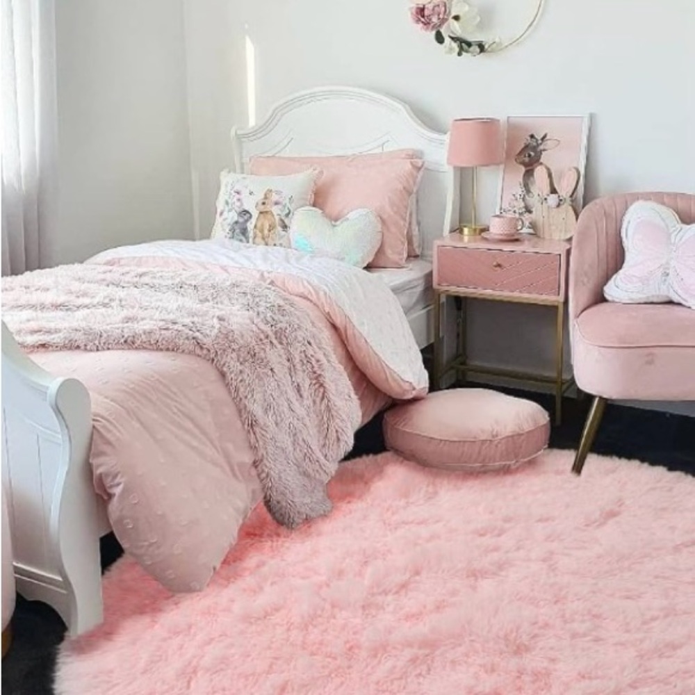 Plush Pink Round Rrug - Picture 5 of 5